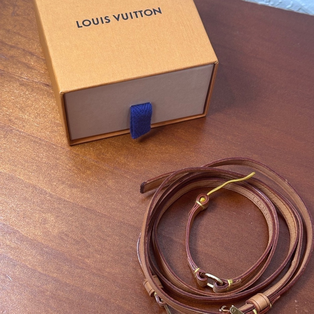 Auth Louis Vuitton Adjustable Beige Leather Shoulder Strap W/Box